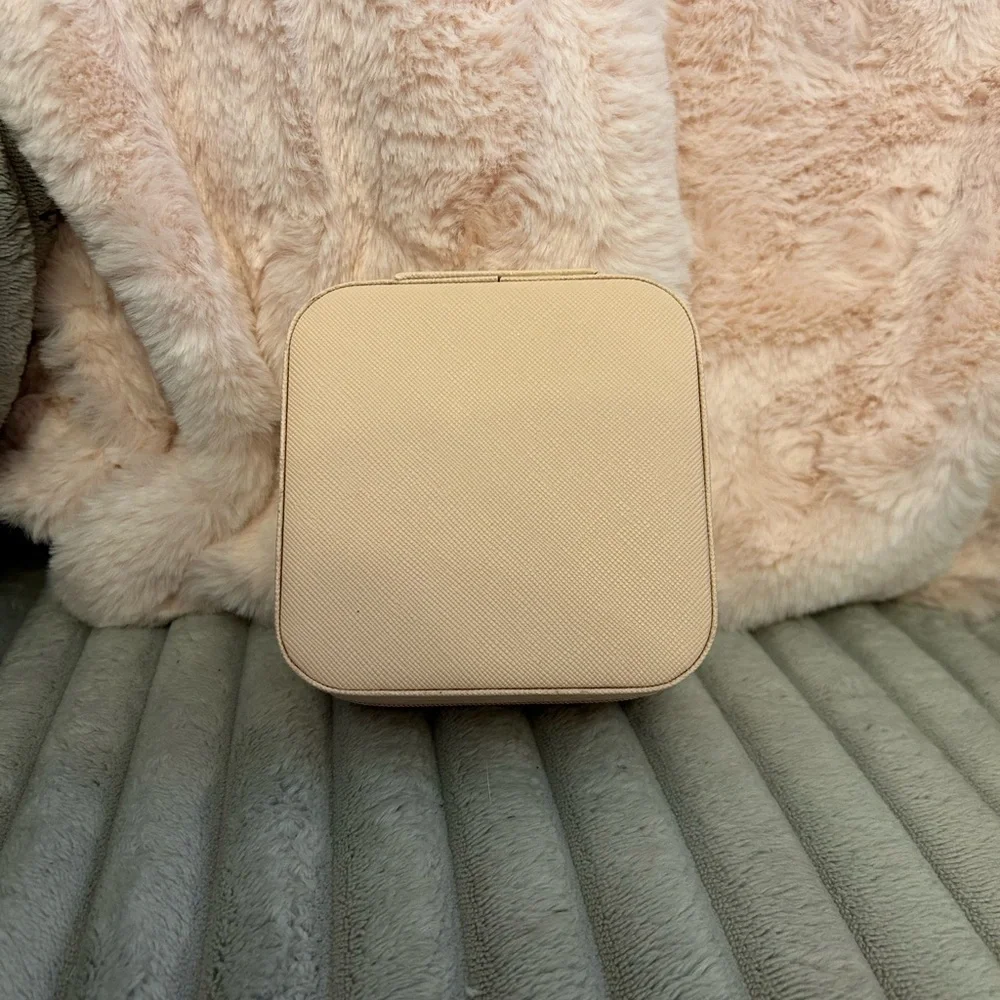 Travel Nude Pink Jewelry Case Box with “Brittany” vinyl lettering NWOT - Picture 5 of 6